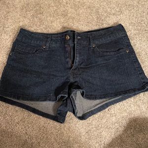Dark wash jean shorts!